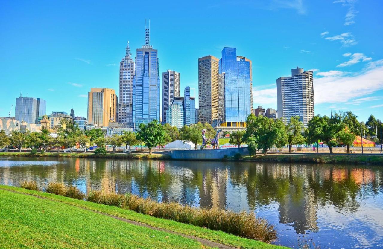 Metro Apartments On Bank Place Melbourne Bagian luar foto